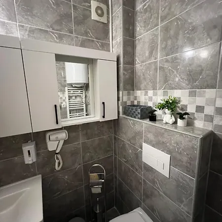 Tina , Kod Hotela Sunce