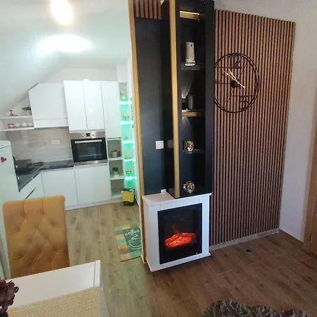 Tina , Kod Hotela Sunce