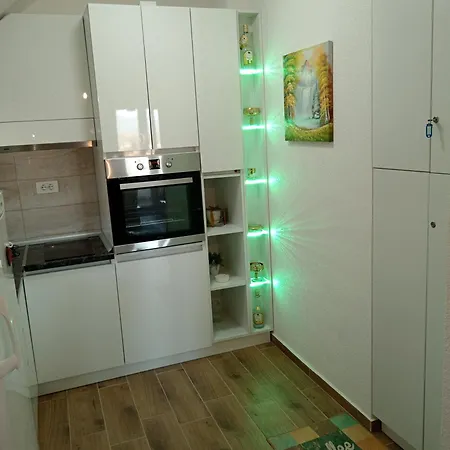 Tina , Kod Hotela Sunce Appartamento