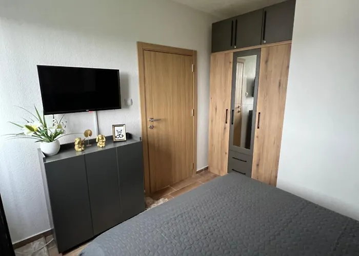 Tina , Kod Hotela Sunce アパート *