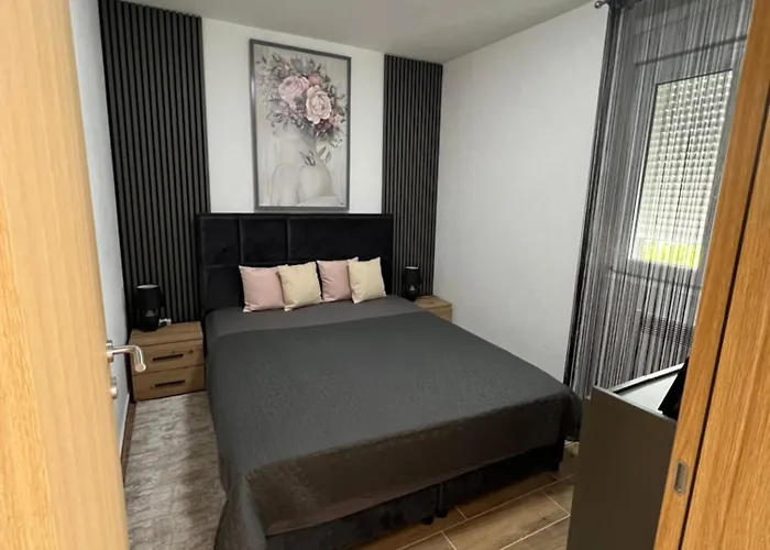 Tina , Kod Hotela Sunce アパート ソコバニャ