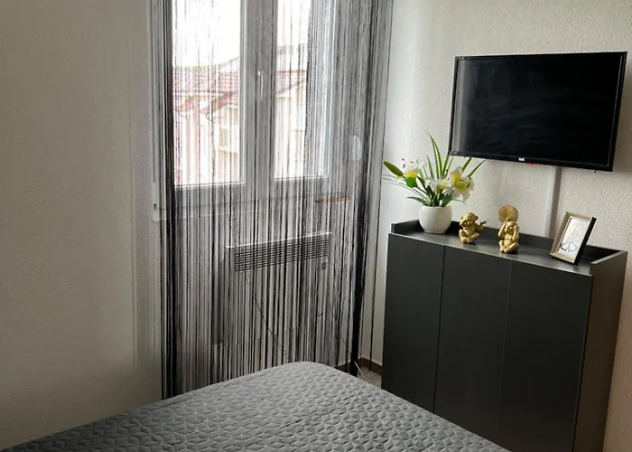 Tina , Kod Hotela Sunce * ソコバニャ