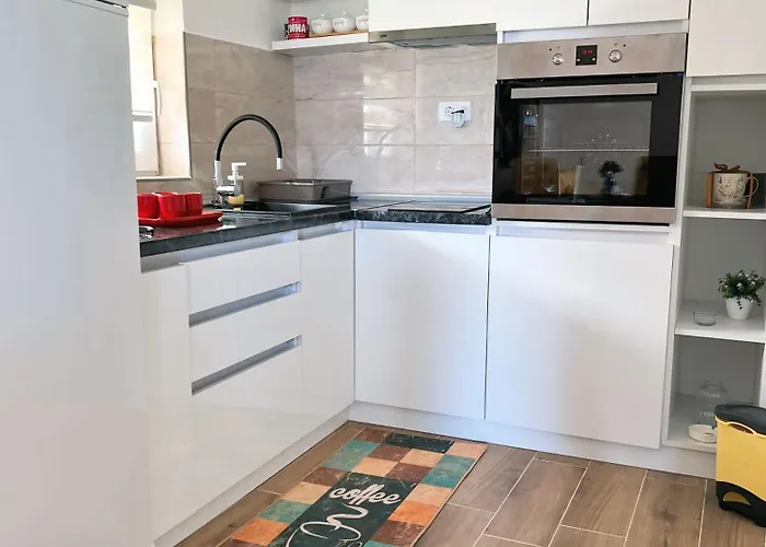 アパート Tina , Kod Hotela Sunce