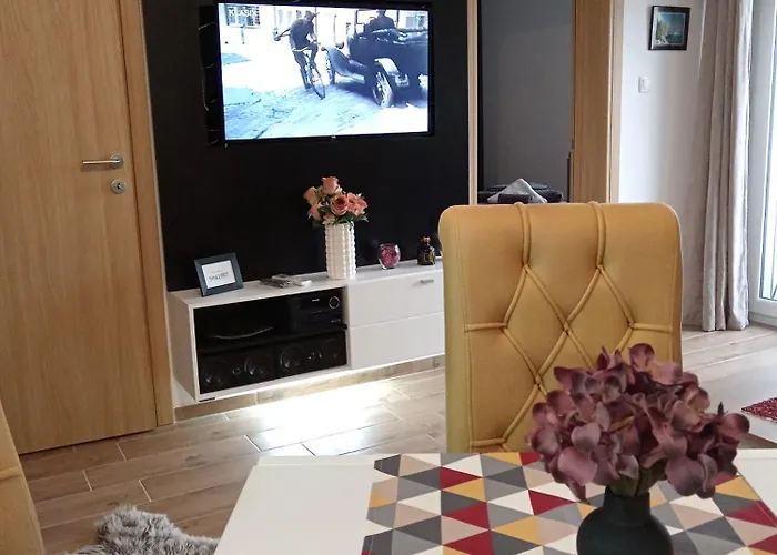 Tina , Kod Hotela Sunce アパート ソコバニャ