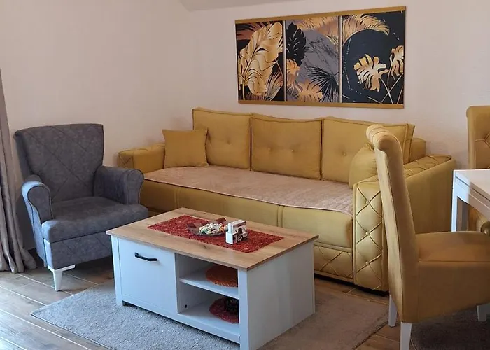 Tina , Kod Hotela Sunce * ソコバニャ