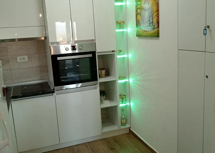 Tina , Kod Hotela Sunce アパート